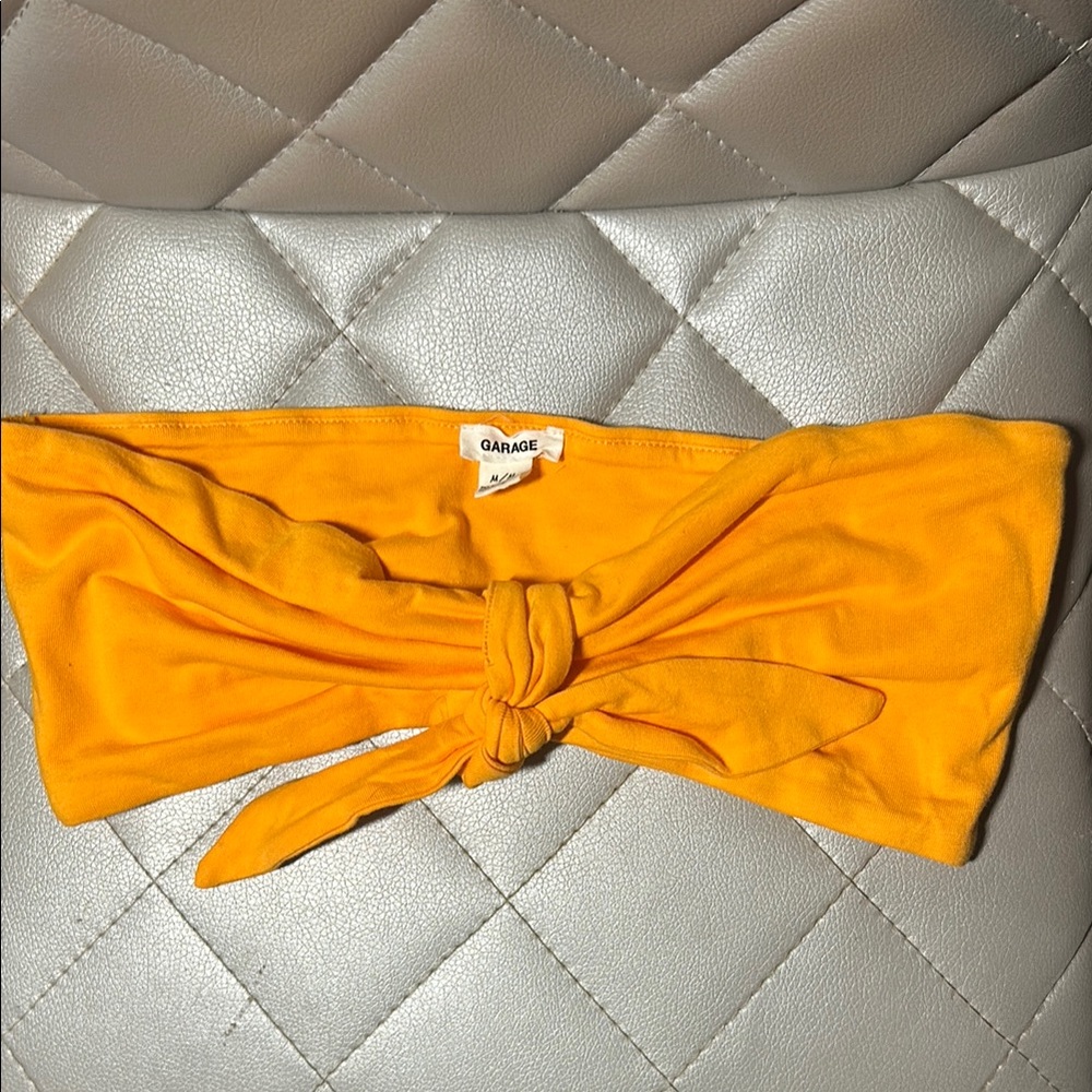 Garage Yellow bando